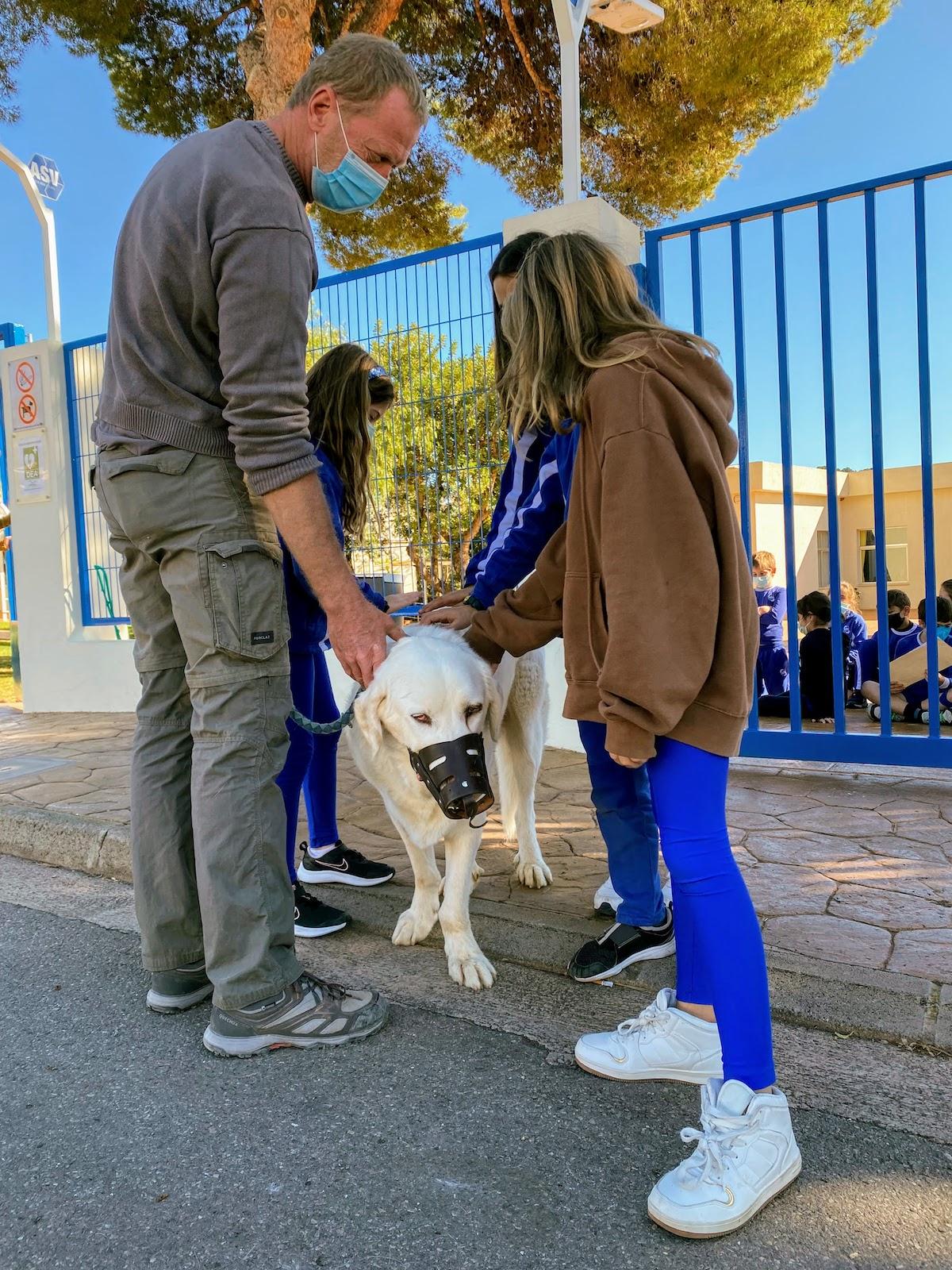 Students with Oso the Dog